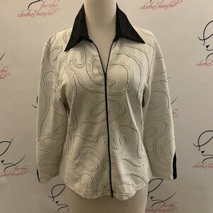 Stera. Size Large. Zip Front Light Weight Stretch Jacket. Keyhole Cuff. B25